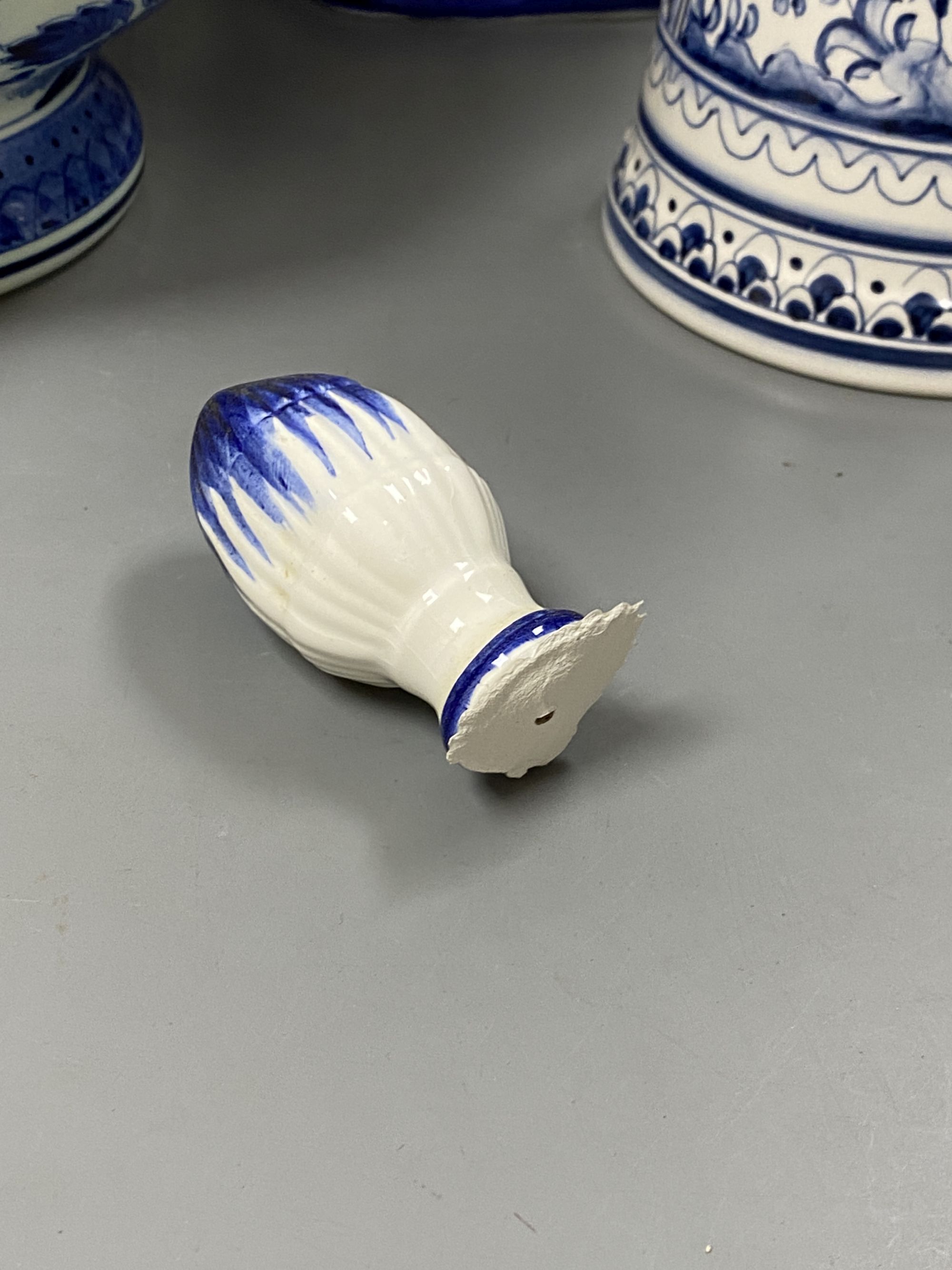 Three pieces of blue and white porcelain, one a.f.